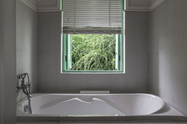 Fiberglass Tub Installation in Kent